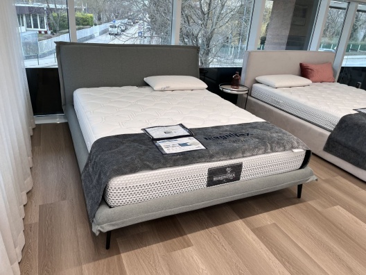 Fluff Calligaris double bed - showroom sample - myhome